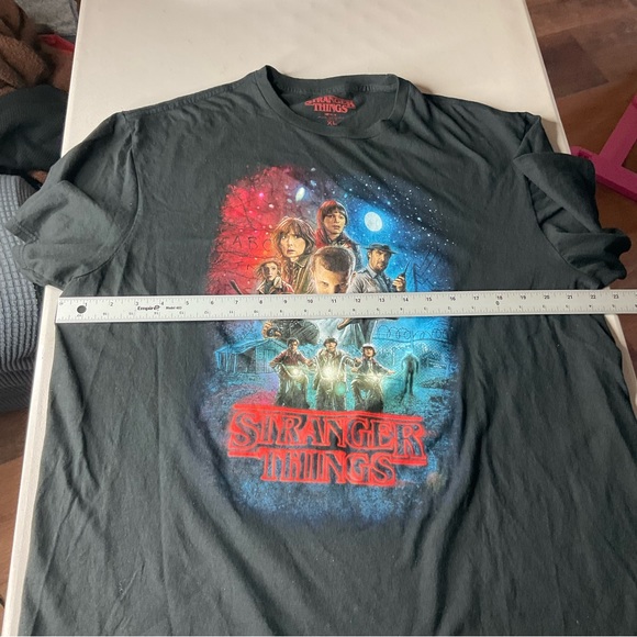 Stranger Things Graphic T-Shirt Size XL - Picture 5 of 7